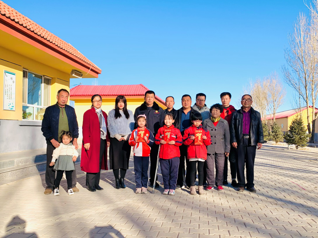 企业进校园，温情暖童心